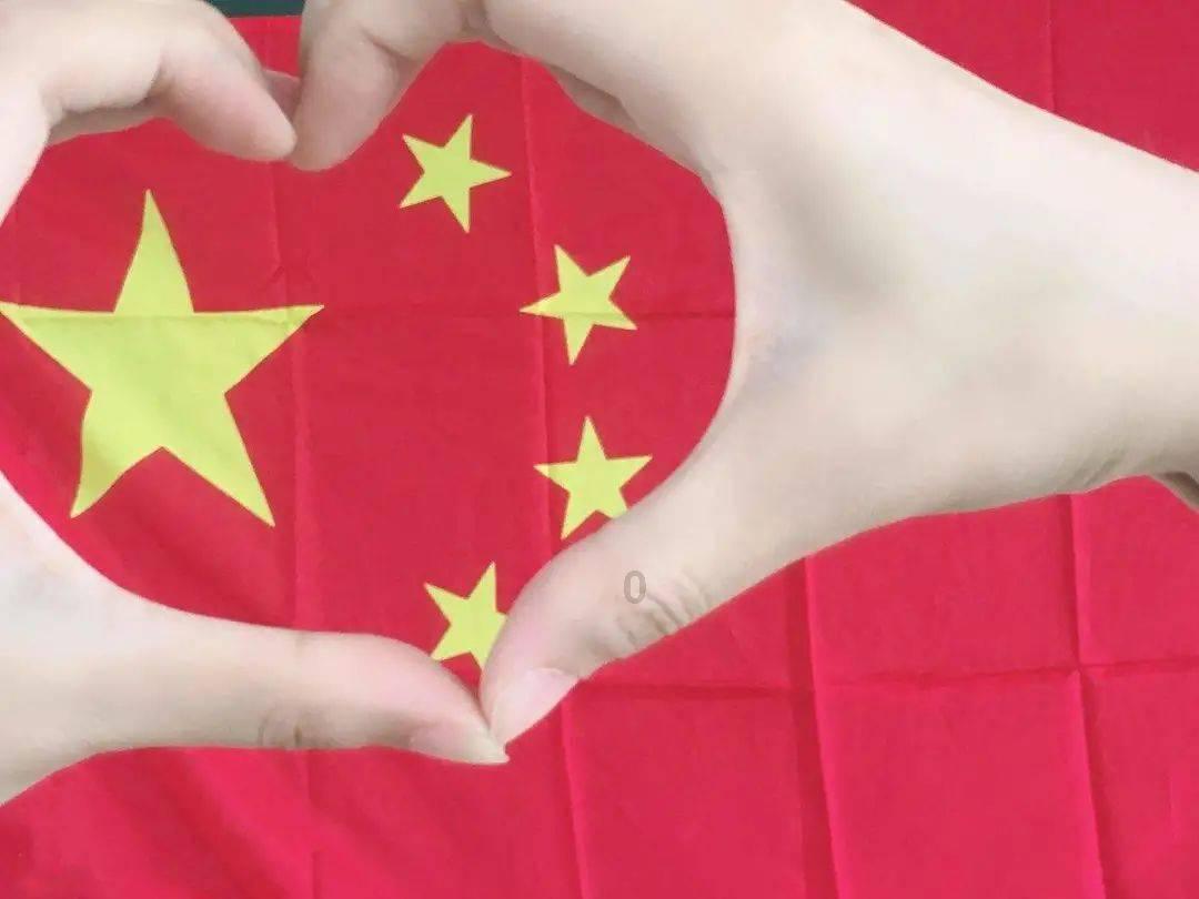 渔夫救下伍子胥一命，赠渔夫一把宝剑，渔夫收下后当即自刎